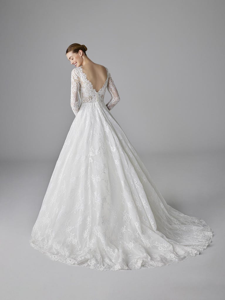 pronovias PARADIS | Vestido de novia princesa con escote de pico | Pronovias Liquidación