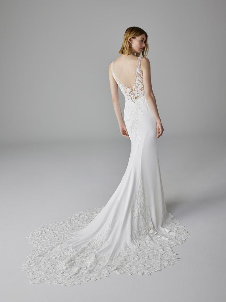 pronovias DEBBY | Vestido de novia sirena con escote de pico | Pronovias Rebajas top