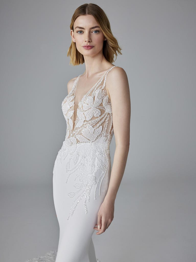 pronovias DEBBY | Vestido de novia sirena con escote de pico | Pronovias Rebajas top
