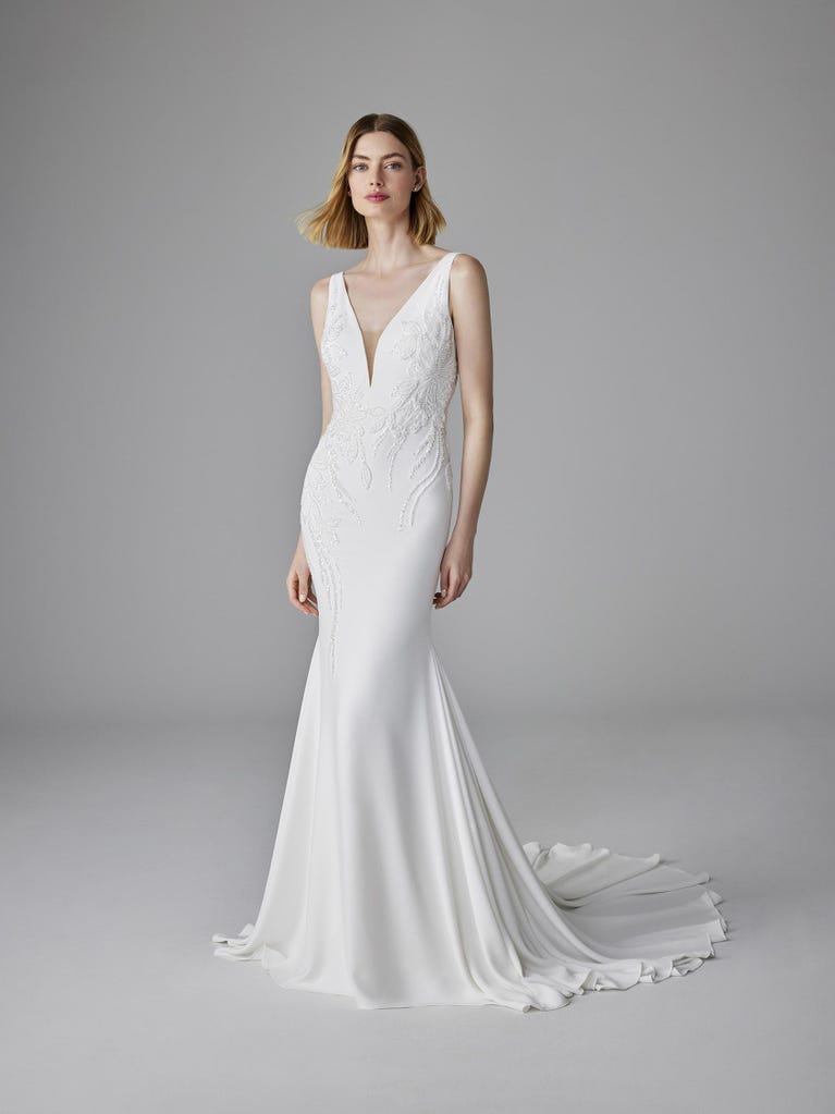 pronovias DULCIE | Vestido de novia sirena con escote de pico | Pronovias Oferta especial
