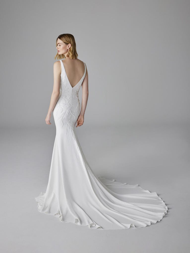 pronovias DULCIE | Vestido de novia sirena con escote de pico | Pronovias Oferta especial