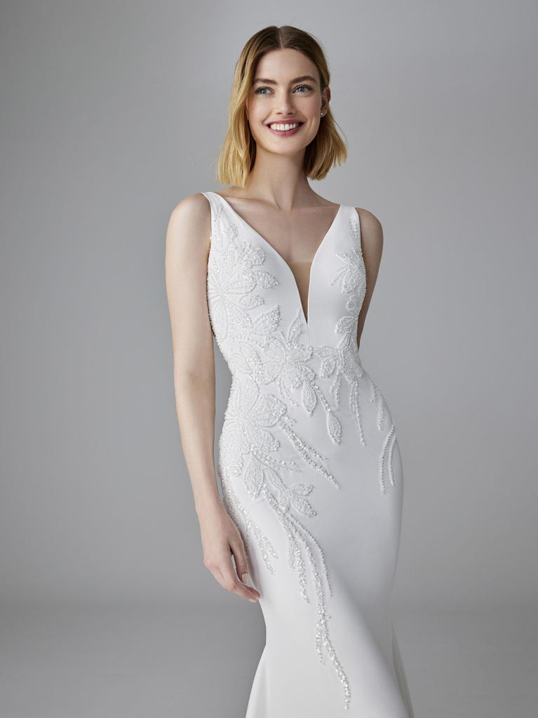 pronovias DULCIE | Vestido de novia sirena con escote de pico | Pronovias Oferta especial