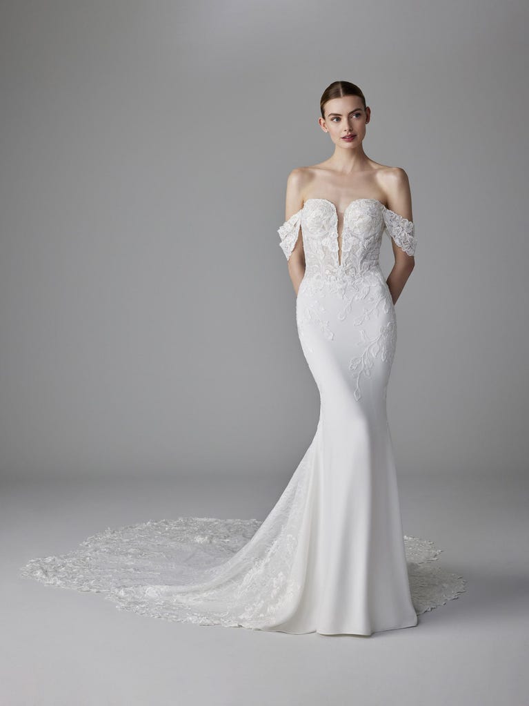 pronovias JUDI | Vestido de novia sirena con escote corazón | Pronovias COMPRAR AHORA
