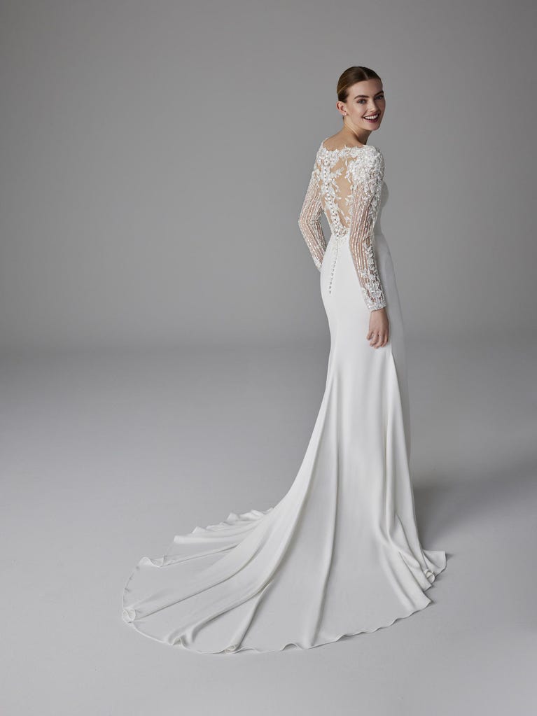 pronovias LISETTE | Vestido de novia sirena con escote cuadrado | Pronovias ÚLTIMAS EDICIONES