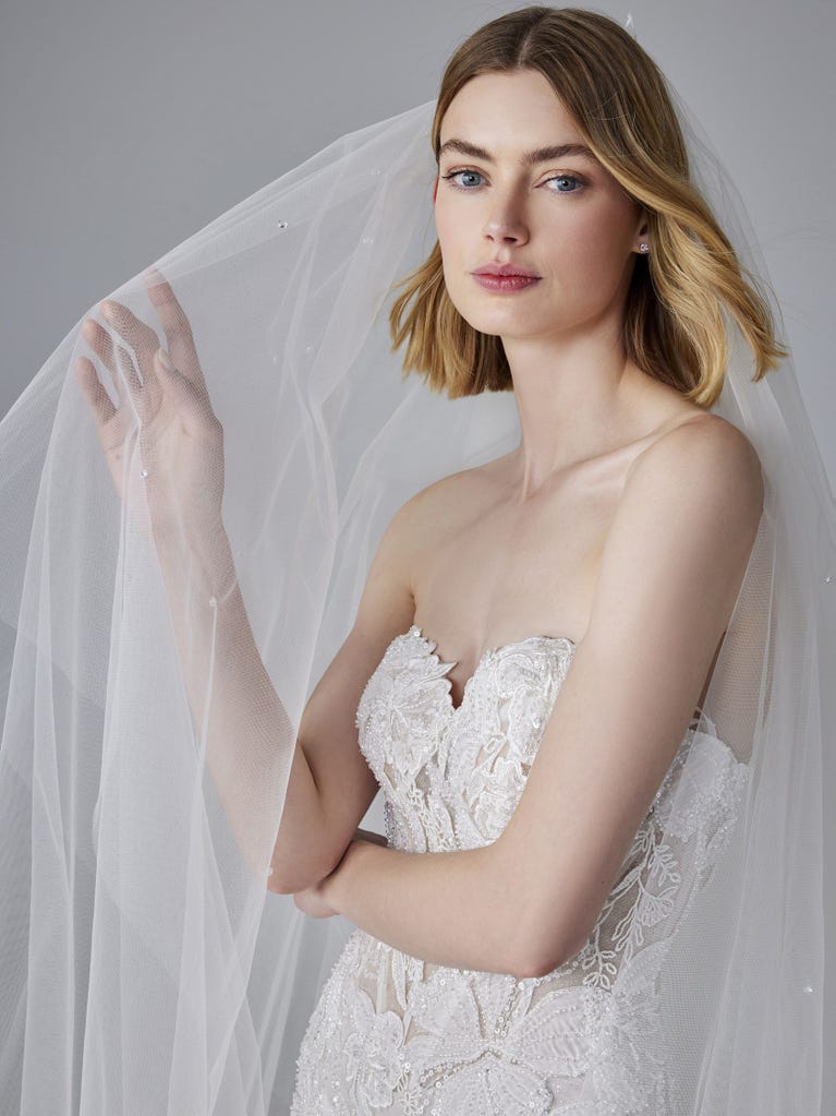 pronovias NUAGE | Vestido de novia sirena con escote corazón | Pronovias Último día