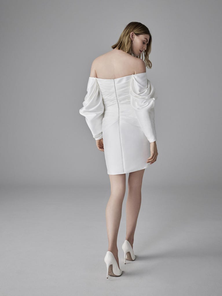 pronovias QUINN | Vestido de novia con escote envolvente | Pronovias Promoción por tiempo limitado