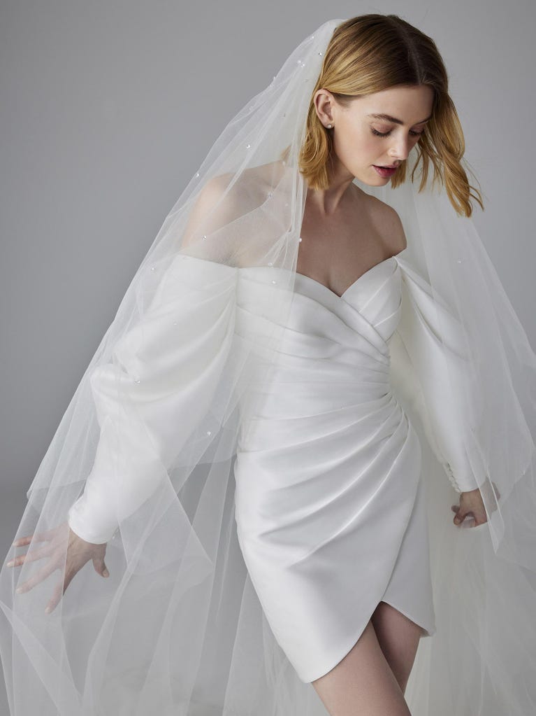 pronovias QUINN | Vestido de novia con escote envolvente | Pronovias Promoción por tiempo limitado