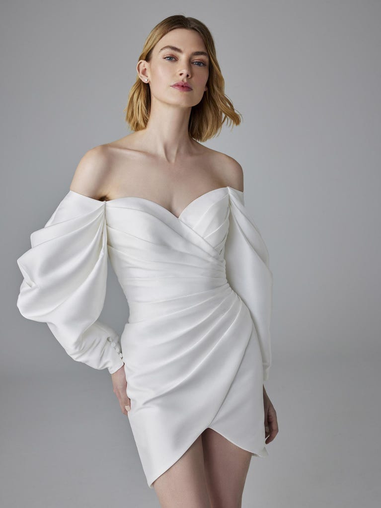 pronovias QUINN | Vestido de novia con escote envolvente | Pronovias Promoción por tiempo limitado