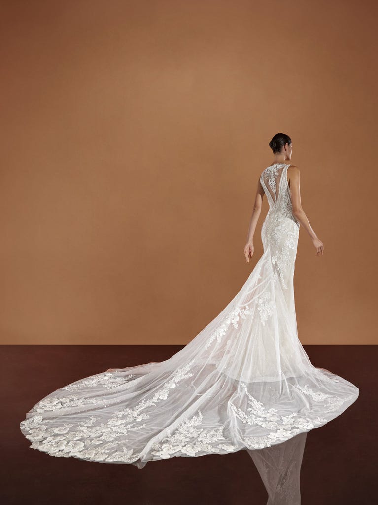 pronovias ASMIN | Vestido de novia sirena con escote de pico | Pronovias Promoción trimestral
