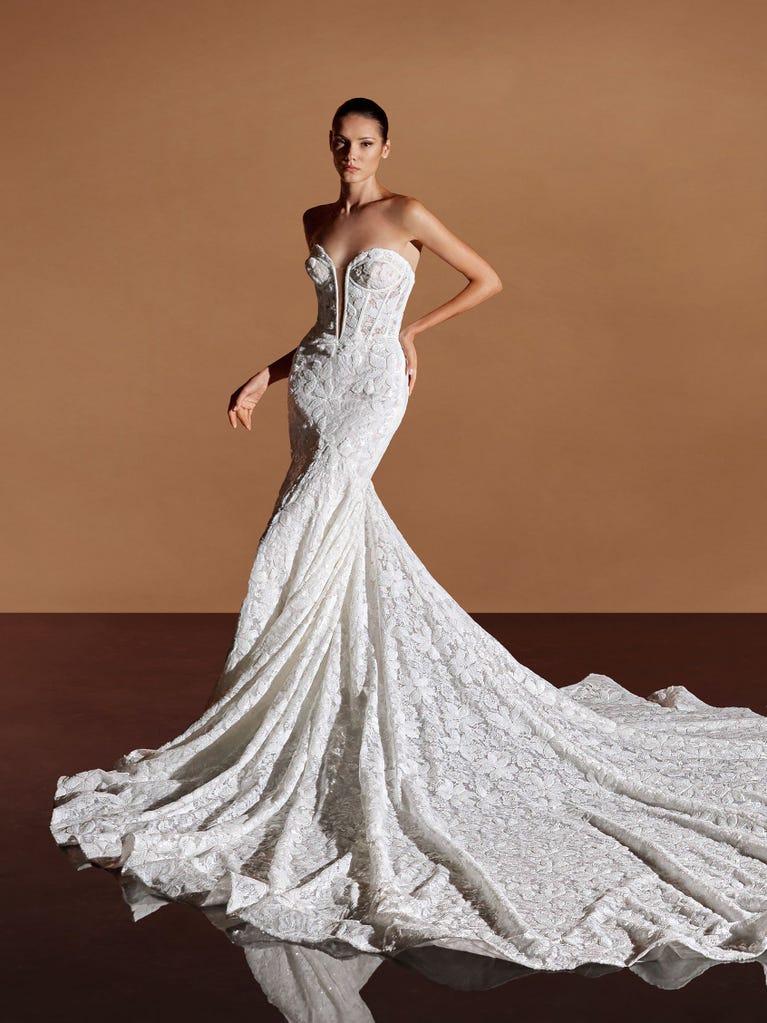 pronovias LAVANYA | Vestido de novia sirena con escote de pico | Pronovias Solo queda un día