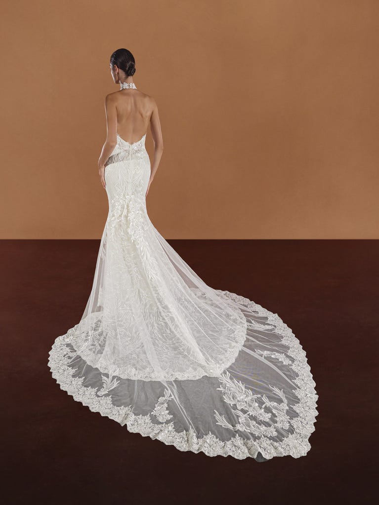 pronovias NISHA | Vestido de novia sirena con cuello halter | Pronovias Tienda de fábrica