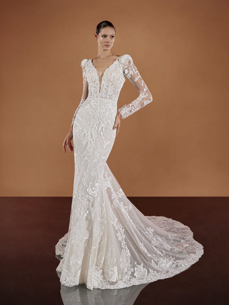 pronovias VIPA | Vestido de novia sirena con escote de pico | Pronovias Ahorra y exporta