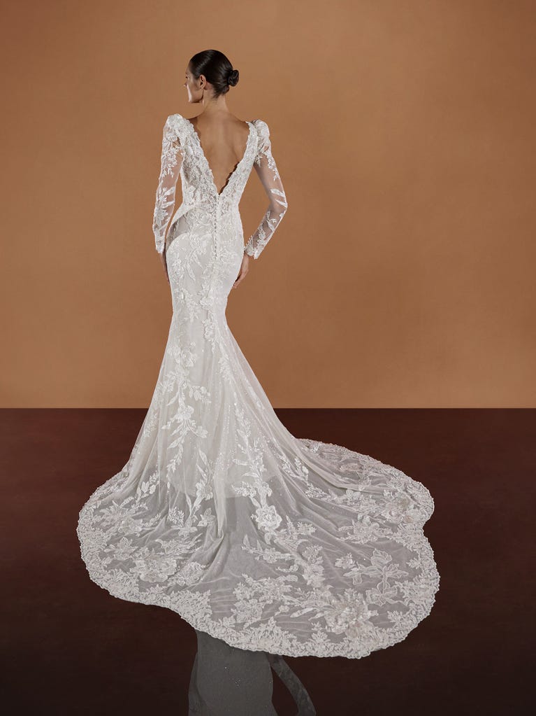 pronovias VIPA | Vestido de novia sirena con escote de pico | Pronovias Ahorra y exporta