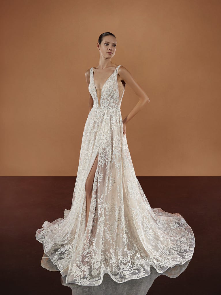 pronovias NETHRA | Vestido de novia corte en a con escote de pico | Pronovias