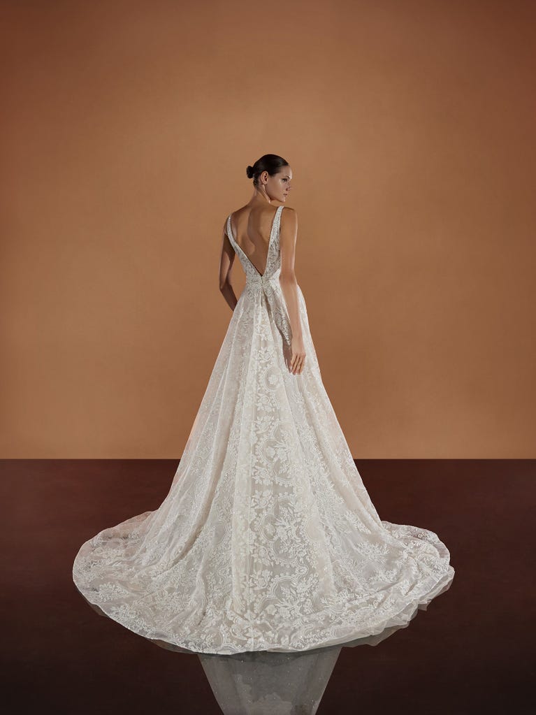 pronovias NETHRA | Vestido de novia corte en a con escote de pico | Pronovias Libre de impuestos