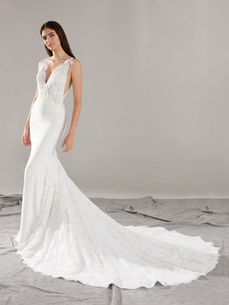 pronovias TRIE | Vestido de novia sirena con escote de pico | Pronovias Grandes ahorros