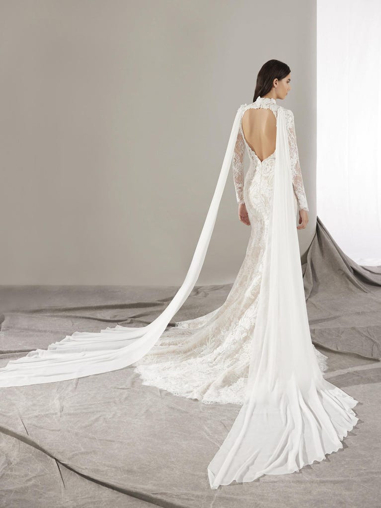pronovias LEITH | Vestido de novia sirena con escote cisne | Pronovias Devoluciones gratuitas