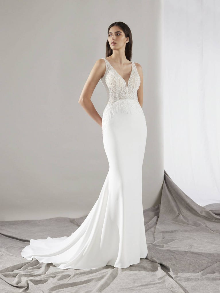 pronovias CLIN | Vestido de novia sirena con escote de pico | Pronovias Rebajas