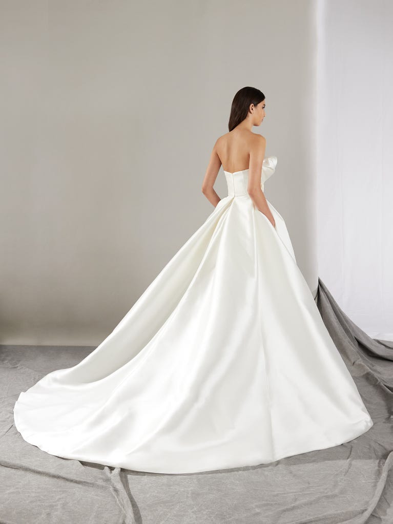 pronovias KHLOE | Vestido de novia princesa con palabra de honor | Pronovias Rebajas de fábrica