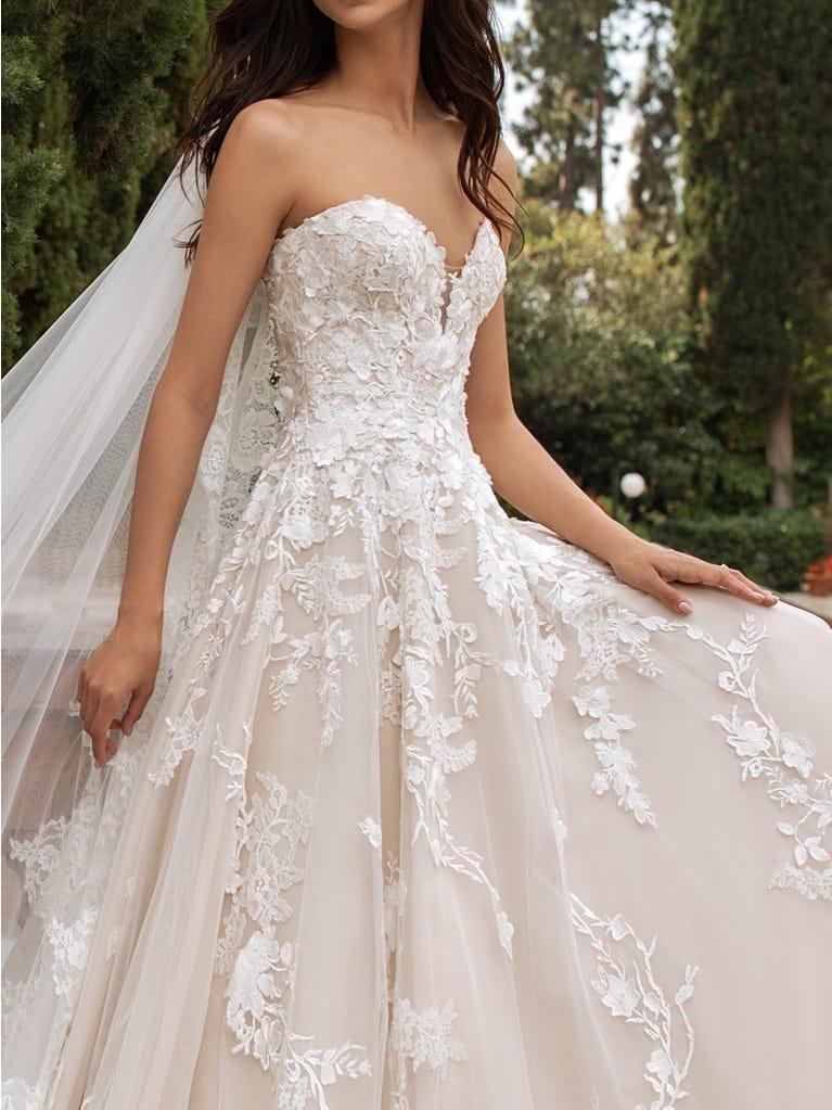 pronovias Vestido de novia corte princesa y escote corazón | Pronovias Ventas relámpago
