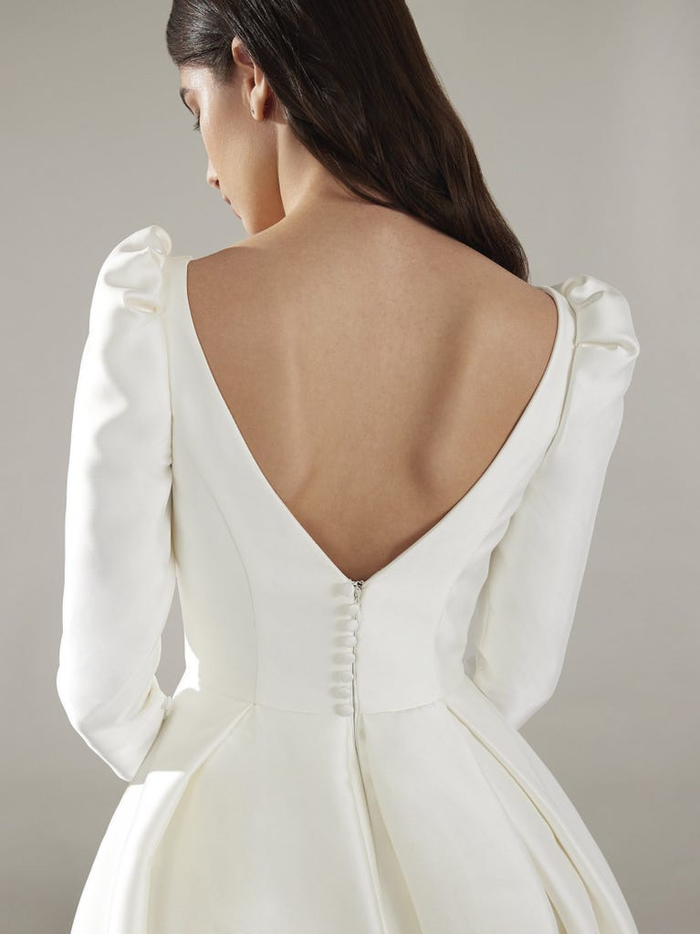 pronovias LIVIA | Vestido de novia princesa con escote de pico | Pronovias Tienda