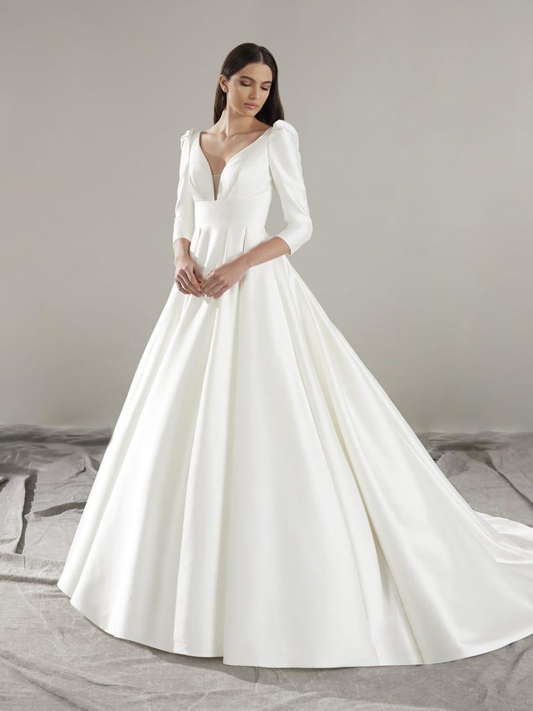 pronovias LIVIA | Vestido de novia princesa con escote de pico | Pronovias Tienda