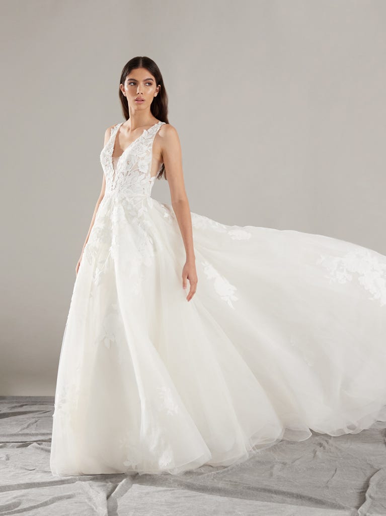 pronovias WEST | Vestido de novia corte en a con escote de pico | Pronovias ÚLTIMAS EDICIONES