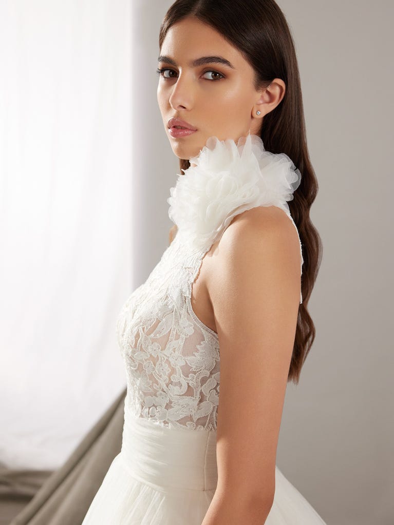 pronovias MAJOR | Vestido de novia princesa con cuello halter | Pronovias Último día