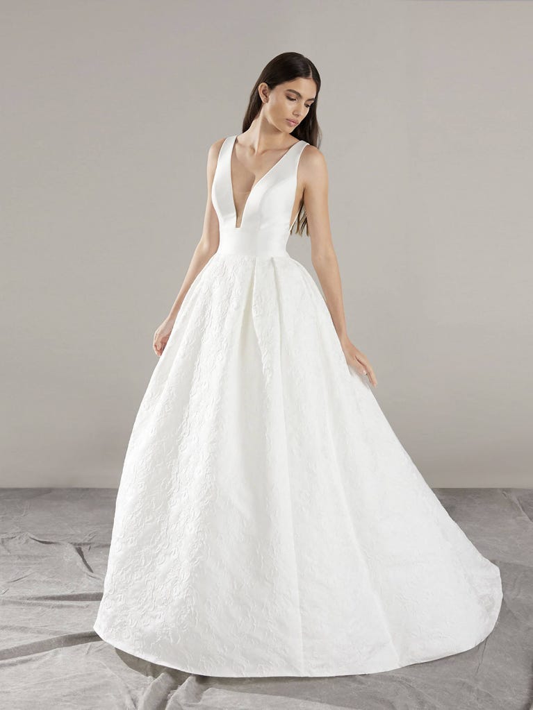 pronovias FILANTE | Vestido de novia corte en a con escote de pico | Pronovias Promoción por tiempo limitado