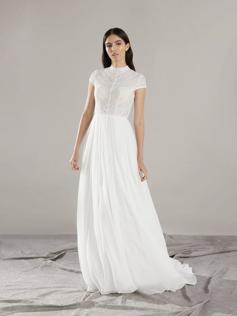 pronovias BLAISE | Vestido de novia corte en a con escote cisne | Pronovias