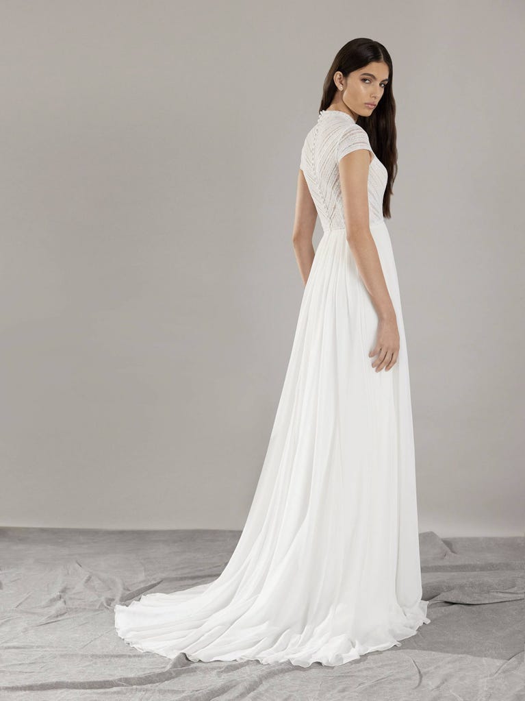 pronovias BLAISE | Vestido de novia corte en a con escote cisne | Pronovias Solo queda un día