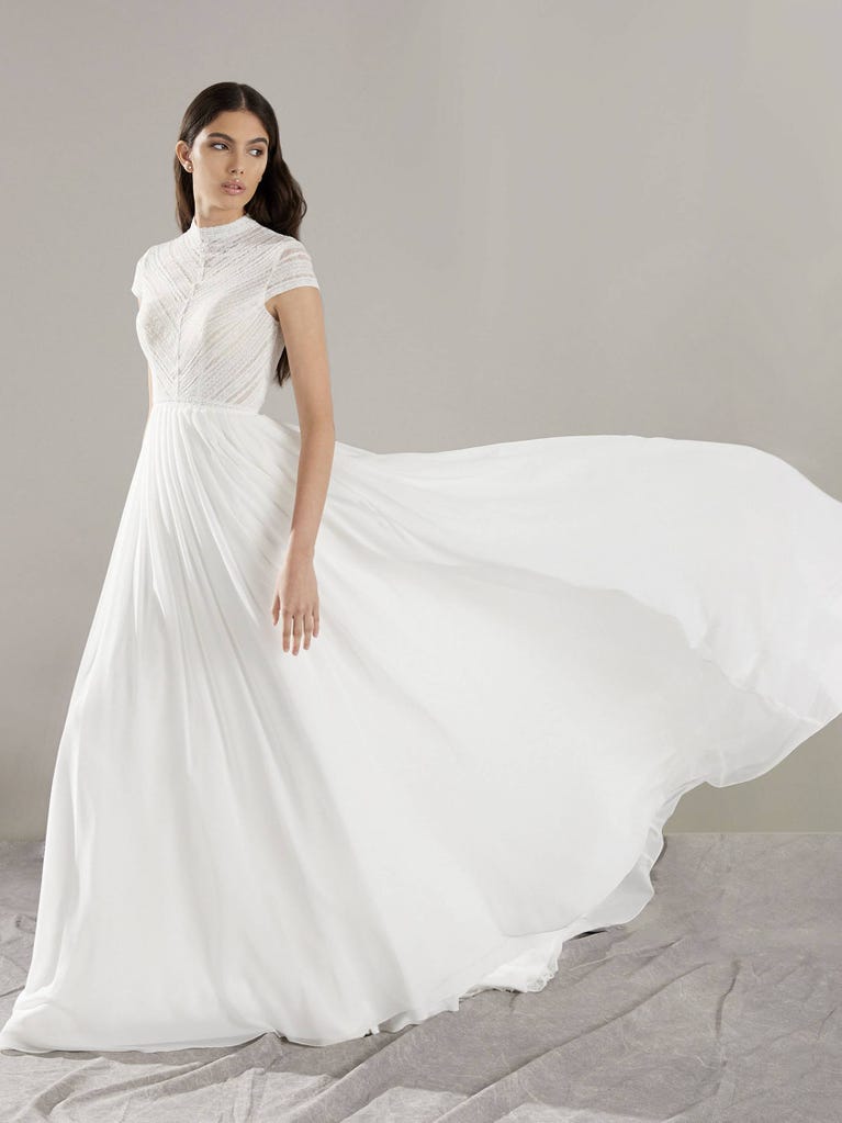 pronovias BLAISE | Vestido de novia corte en a con escote cisne | Pronovias Solo queda un día
