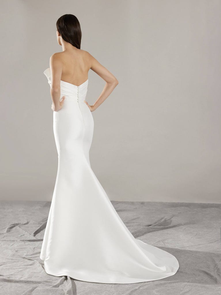 pronovias ARYA | Vestido de novia sirena con palabra de honor | Pronovias Tienda de fábrica