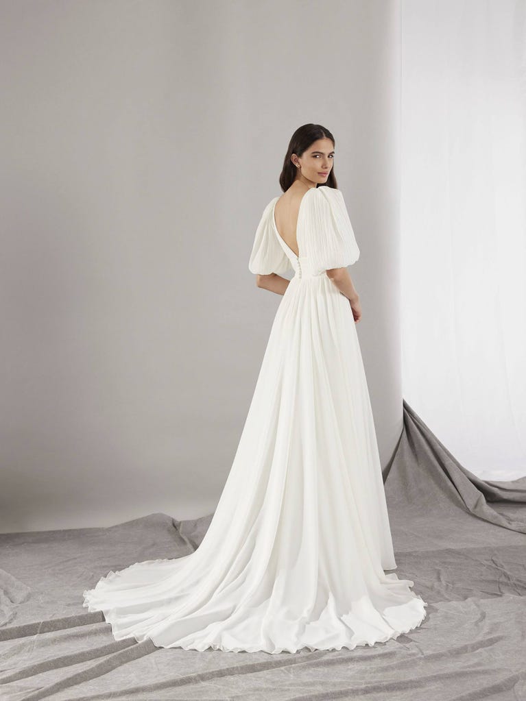 pronovias ABLE | Vestido de novia corte en a con escote de pico | Pronovias Limitado a 3 días