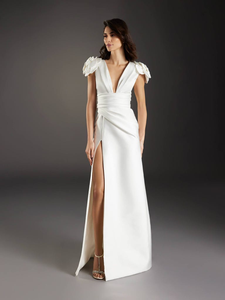 pronovias VELLA | Vestido de novia princesa con escote de pico | Pronovias Precios de Black Friday