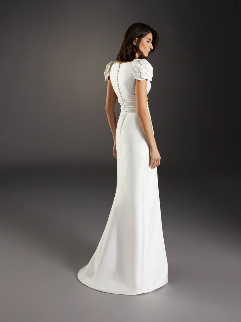 pronovias VELLA | Vestido de novia princesa con escote de pico | Pronovias Precios de Black Friday