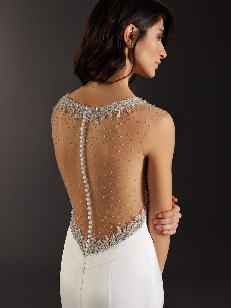 pronovias LLUM | Vestido de novia sirena con escote de pico | Pronovias Última moda