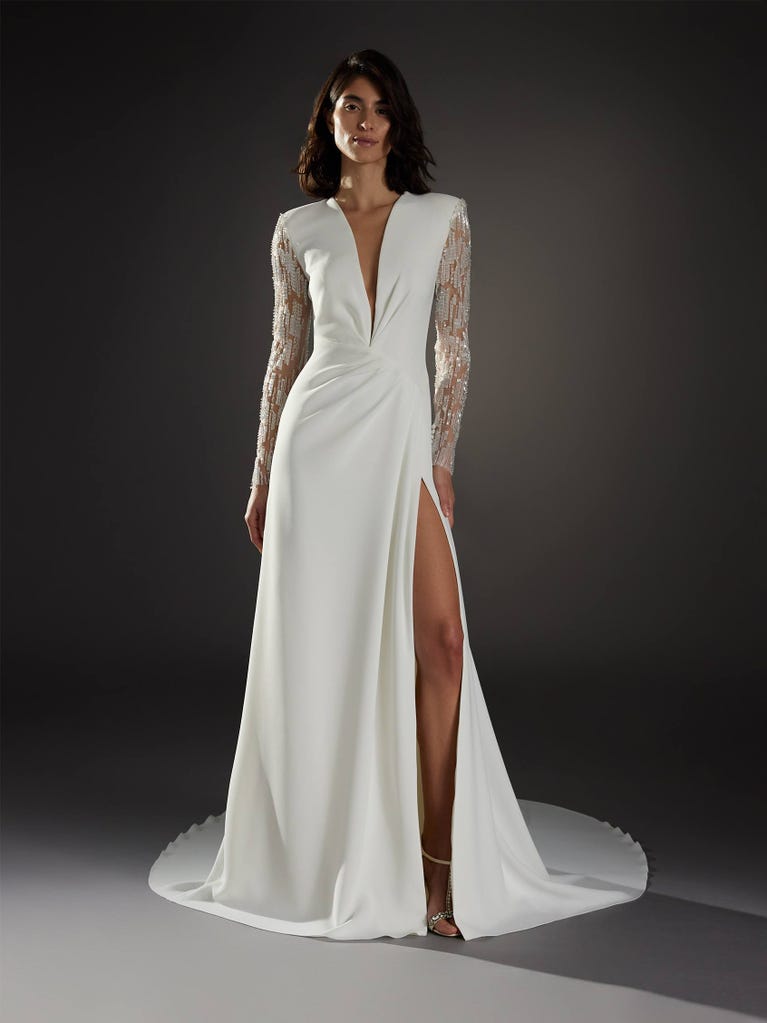 pronovias NOVEAU | Vestido de novia corte en a con escote de pico | Pronovias Ofertas de temporada