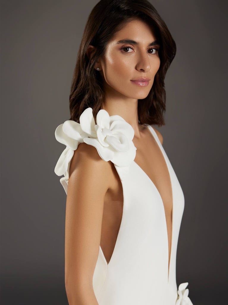 pronovias PANOT | Vestido de novia sirena con escote de pico | Pronovias 2025