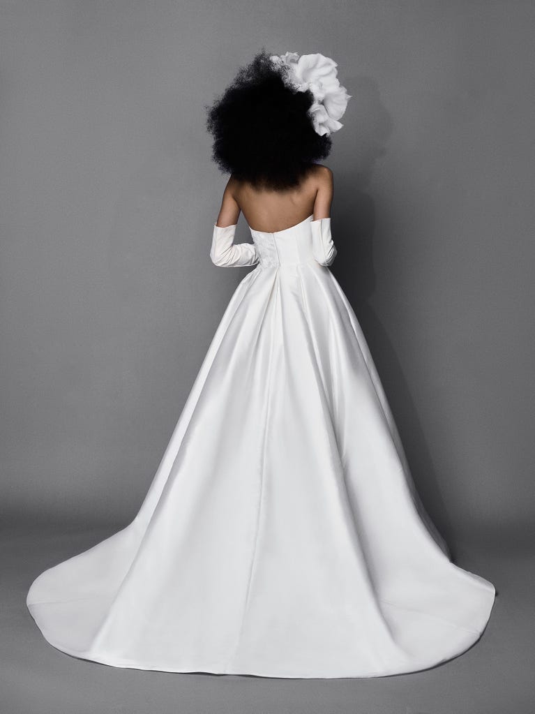 pronovias JULIANNE | Vestido de novia princesa | VeraWangBride En línea