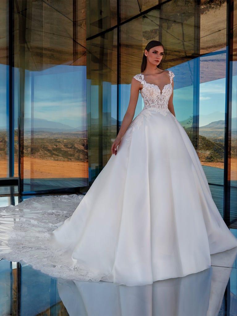pronovias VIVIANITE | Vestido de novia princesa con escote de pico | Pronovias Ofertas
