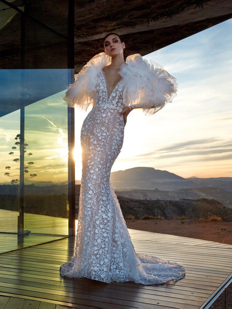 pronovias DIAMOND | Vestido de novia sirena con escote de pico | Pronovias En oferta
