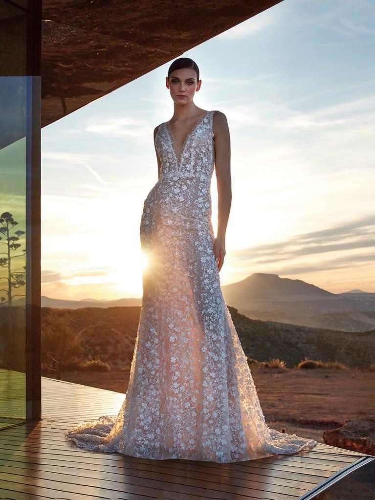 pronovias DIAMOND | Vestido de novia sirena con escote de pico | Pronovias En oferta