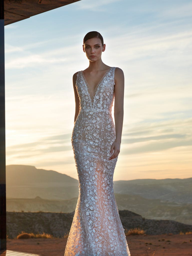 pronovias DIAMOND | Vestido de novia sirena con escote de pico | Pronovias En oferta