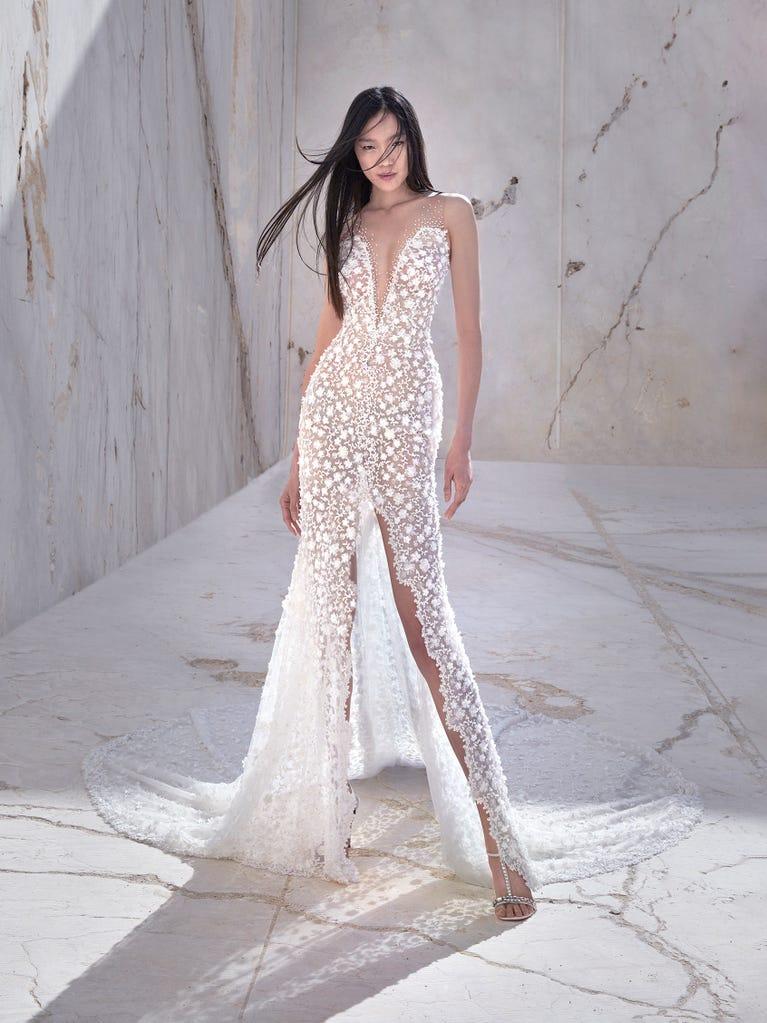 pronovias VERDANT | Vestido de novia recto con escote de pico | Pronovias Rebajas de fábrica