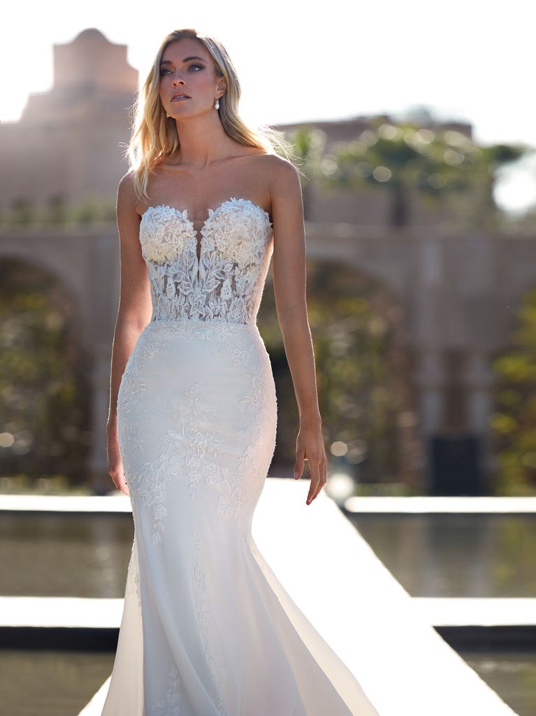 pronovias KODIAK | Vestido de novia sirena con escote de pico | Pronovias Rebajas top