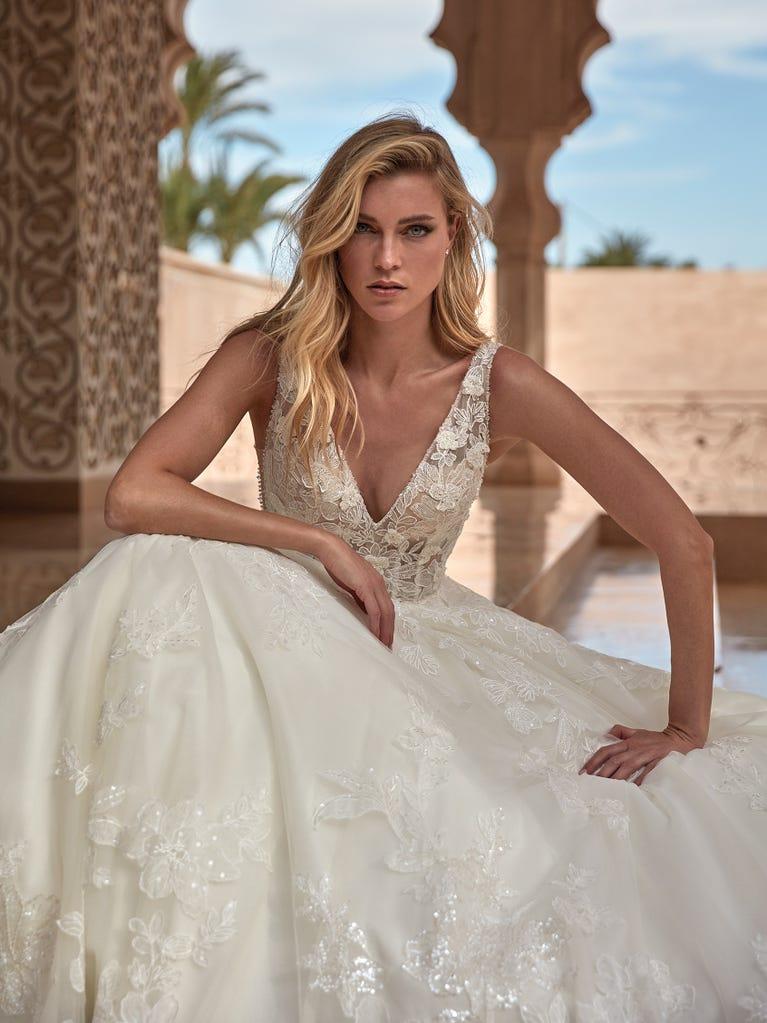 pronovias HURON | Vestido de novia corte en a con escote de pico | Pronovias Oferta especial