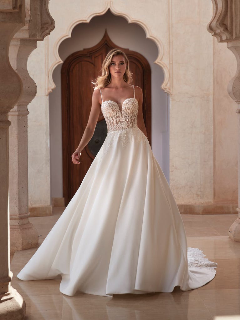 pronovias MISTI | Vestido de novia corte en a con escote de pico | Pronovias Últimos 3 días
