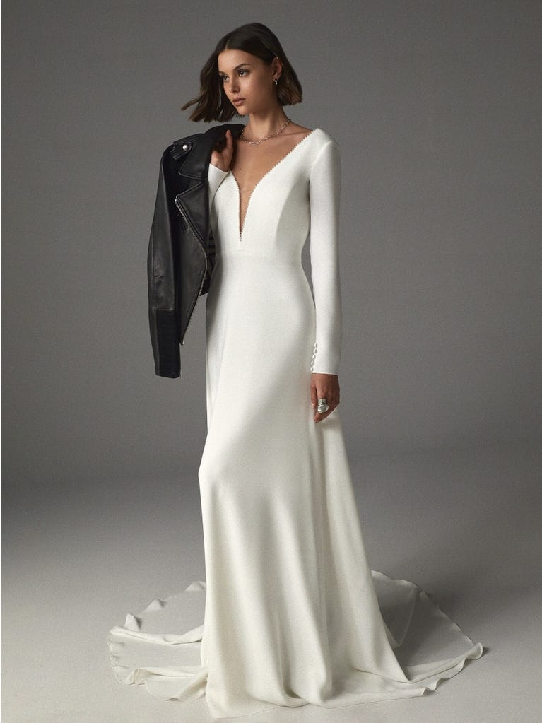 pronovias KEA | Vestido de novia corte en a con escote de pico | Pronovias ÚLTIMAS EDICIONES
