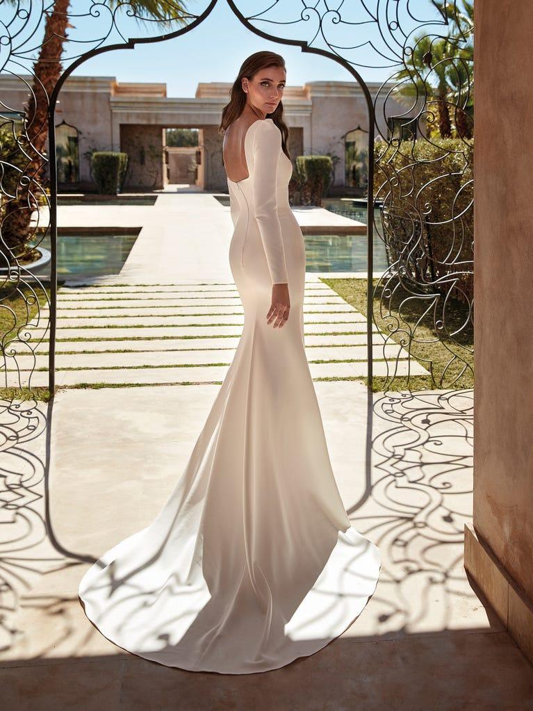 pronovias XIMENA | Vestido de novia sirena con escote de pico | Pronovias Precio de fábrica